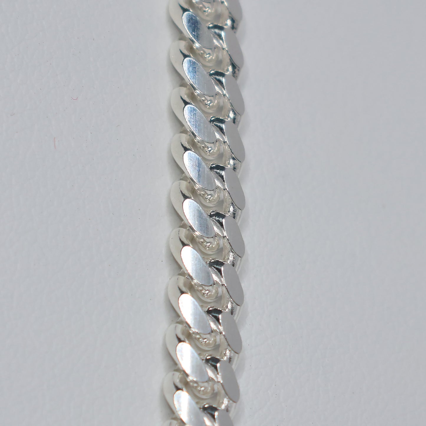 22 inch silver curb chain featuring smooth, polished links for a sleek look