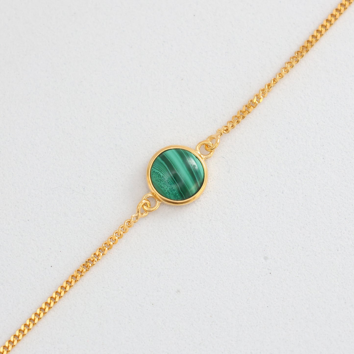 Buy gold bracelet with malachite featuring a beautiful green stone set in a delicate gold chain