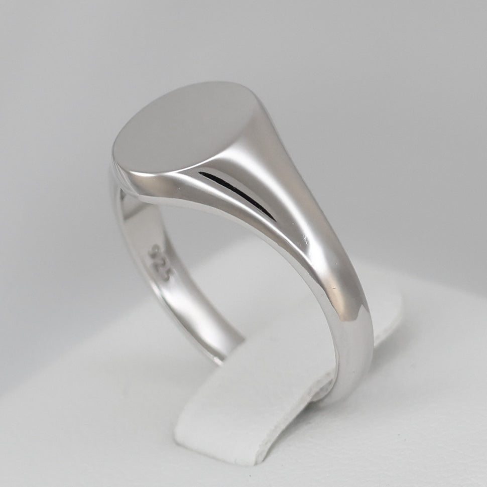 Stylish men's silver signet ring with a smooth, polished finish for everyday wear