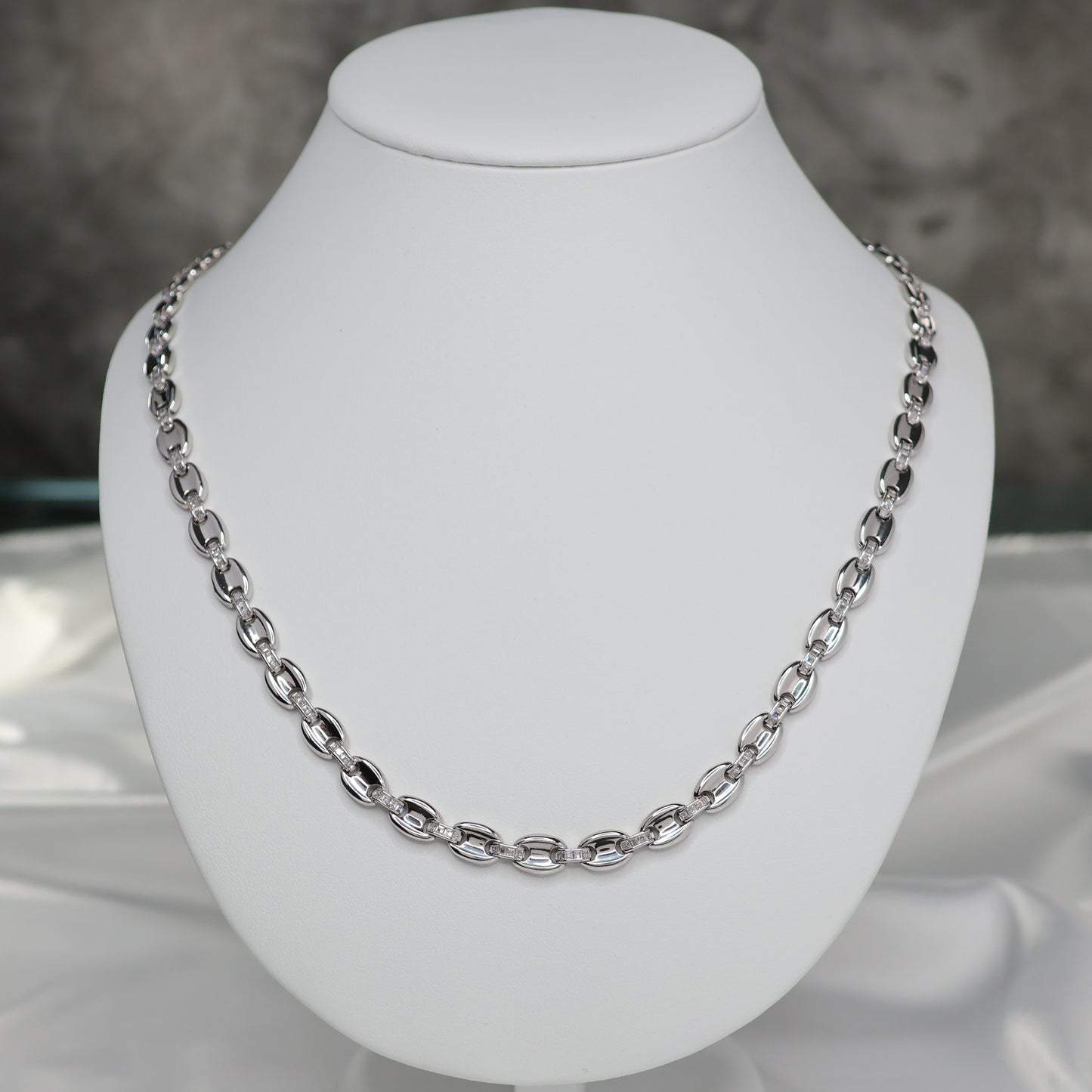 Elegant Silver Mariner Chain Necklace displayed on a white jewelry bust for a chic look