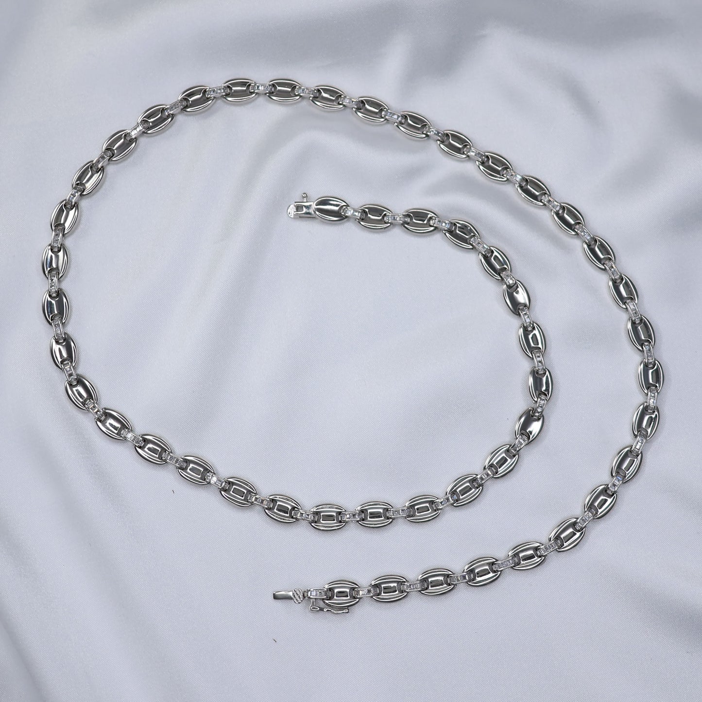 Silver Mariner Chain Necklace with an elegant design suitable for any outfit