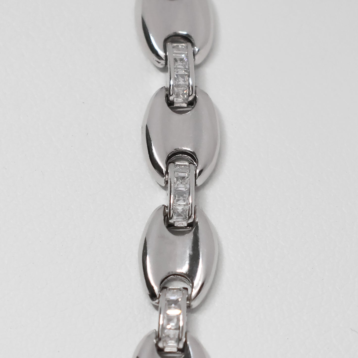Elegant Silver Mariner Chain Necklace featuring a unique interlocking design with understated shine