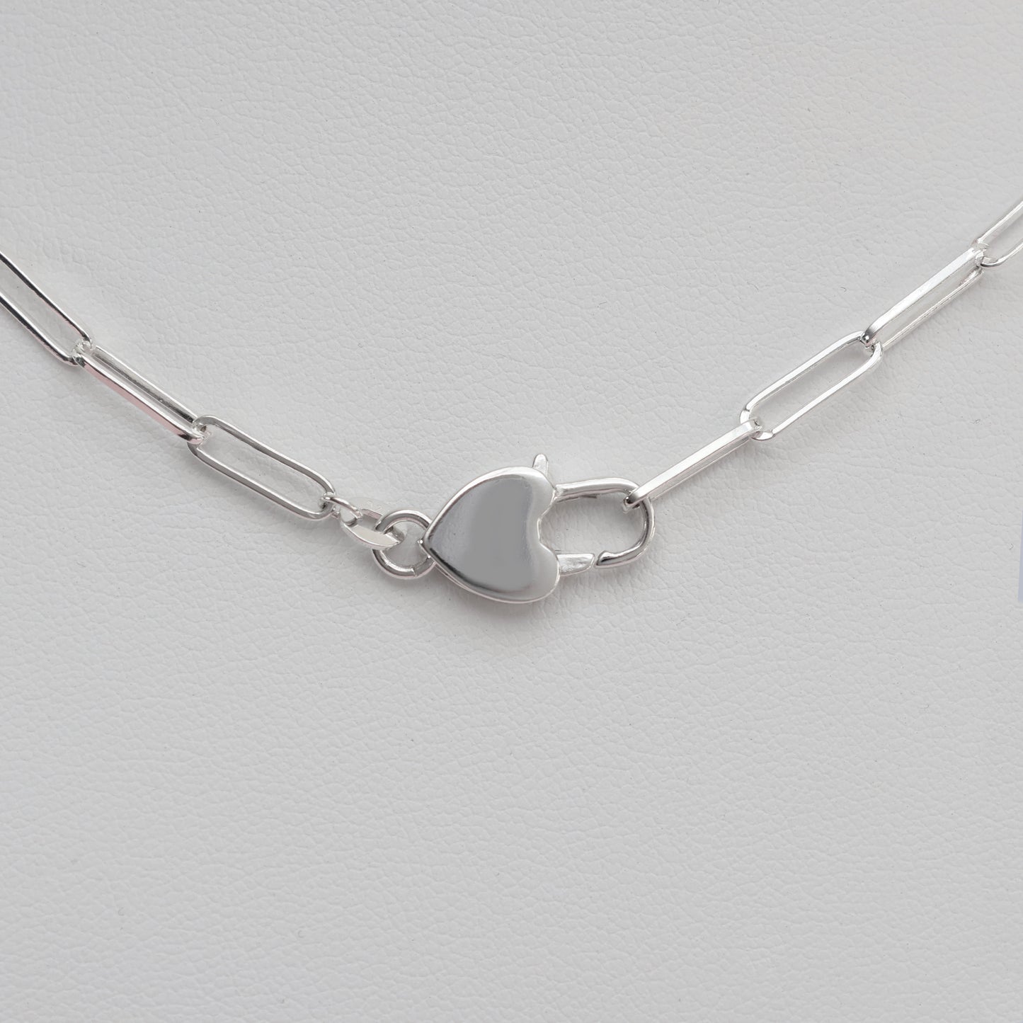 Stylish silver necklace with heart clasp featuring a sleek design for everyday elegance
