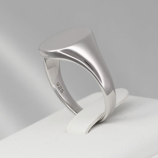 Sleek silver signet ring size R with polished finish, perfect for stylish outfits