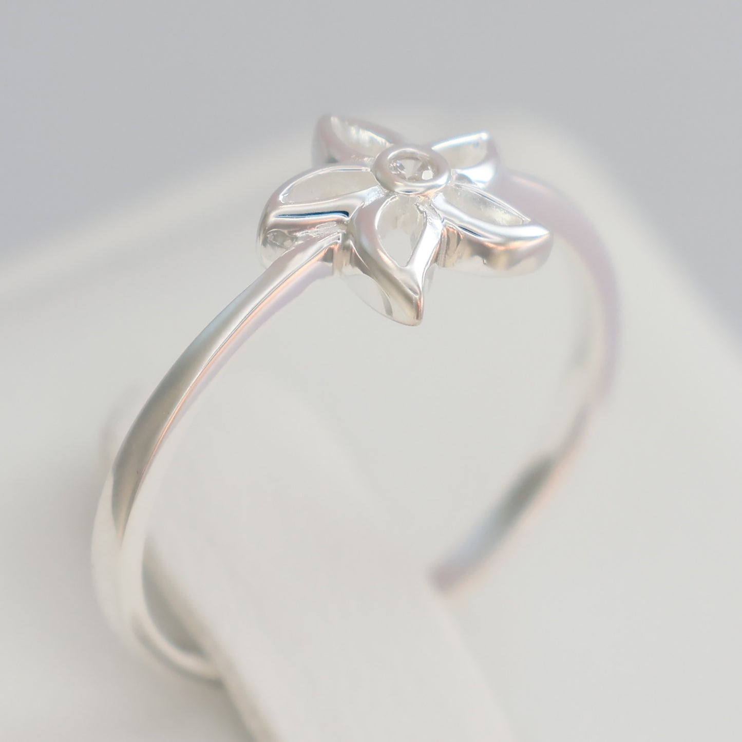 Silver star flower ring featuring a delicate floral design and polished finish