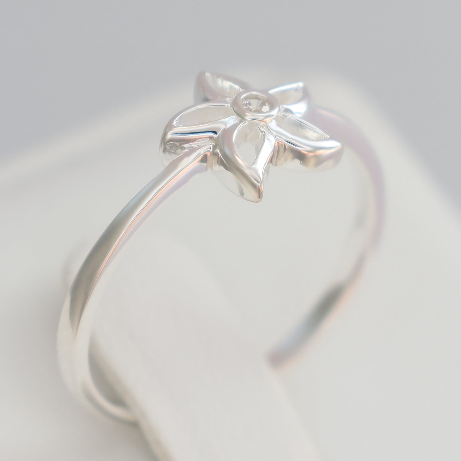 Silver star flower ring featuring a delicate floral design and polished finish