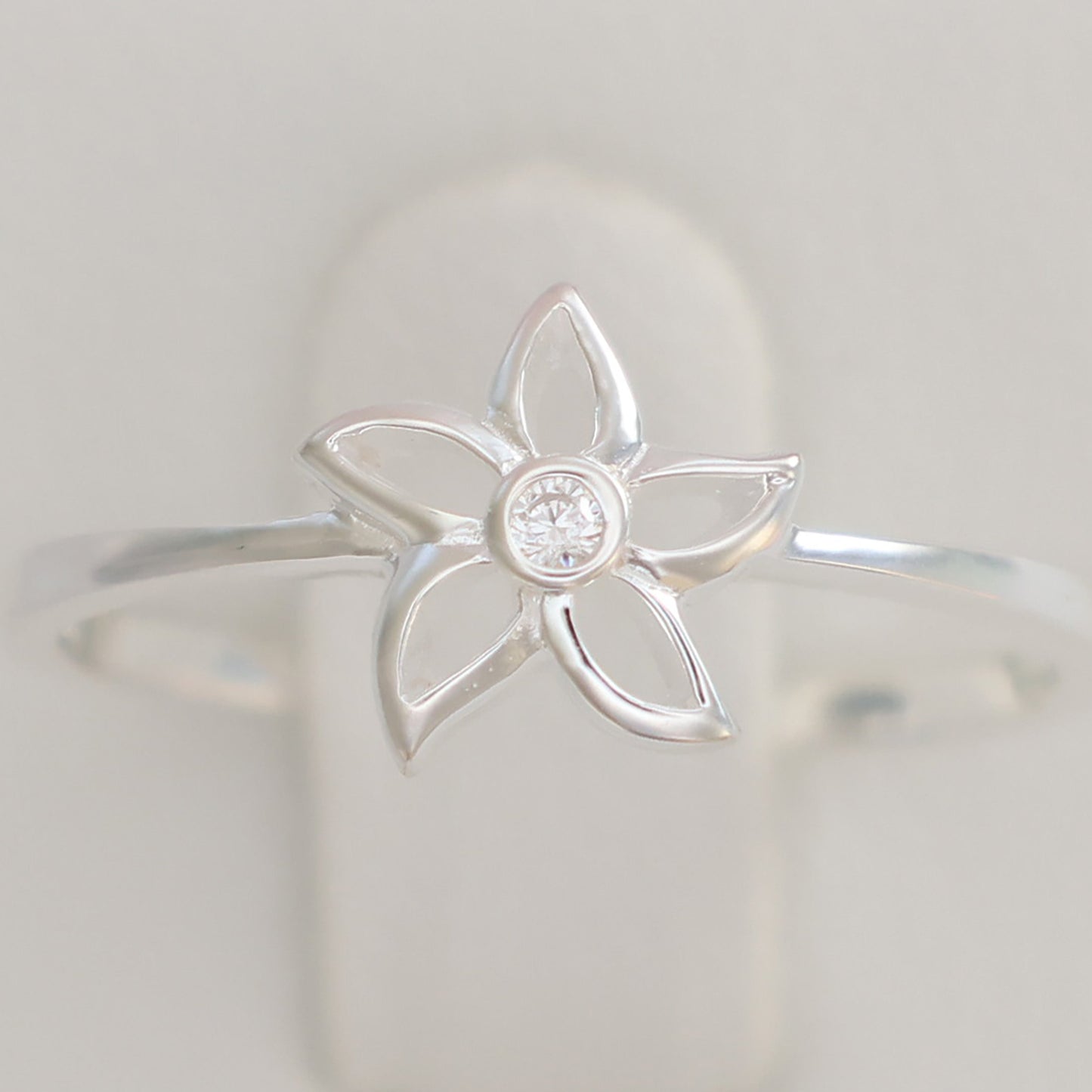 Elegant silver star flower ring featuring a sparkling center stone for a touch of sophistication
