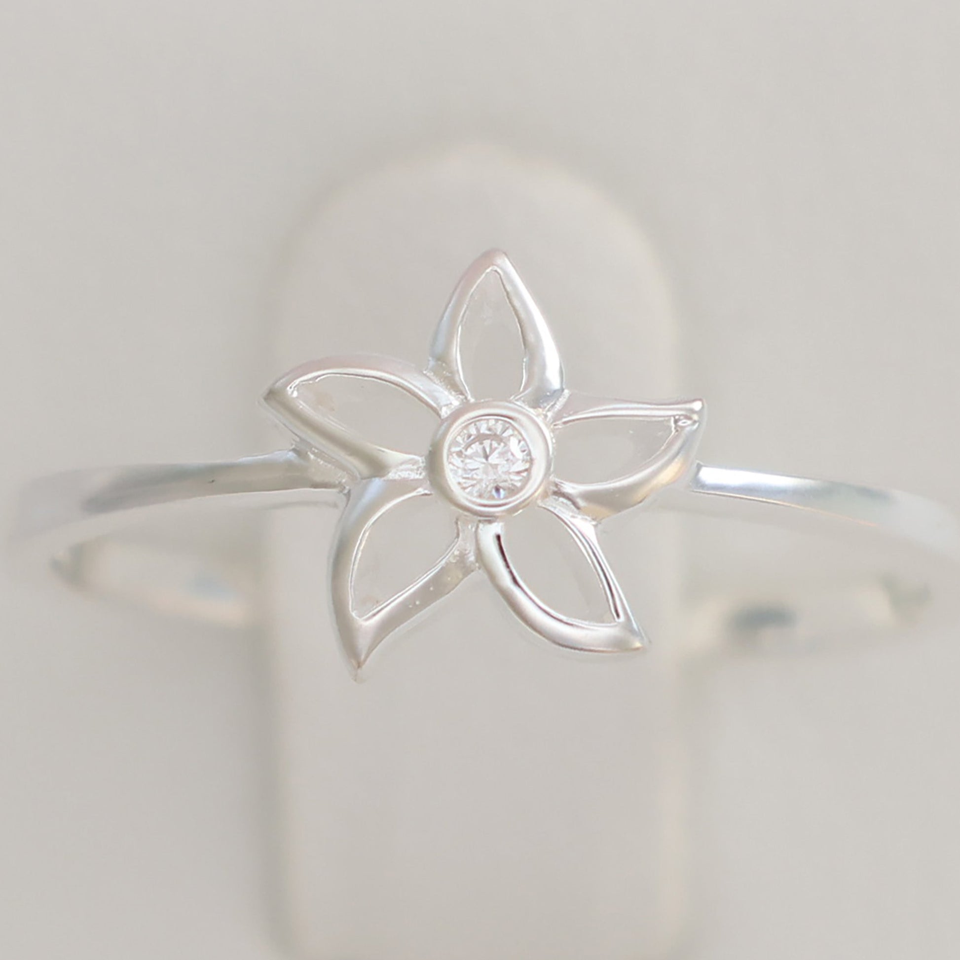 Elegant silver star flower ring featuring a sparkling center stone for a touch of sophistication