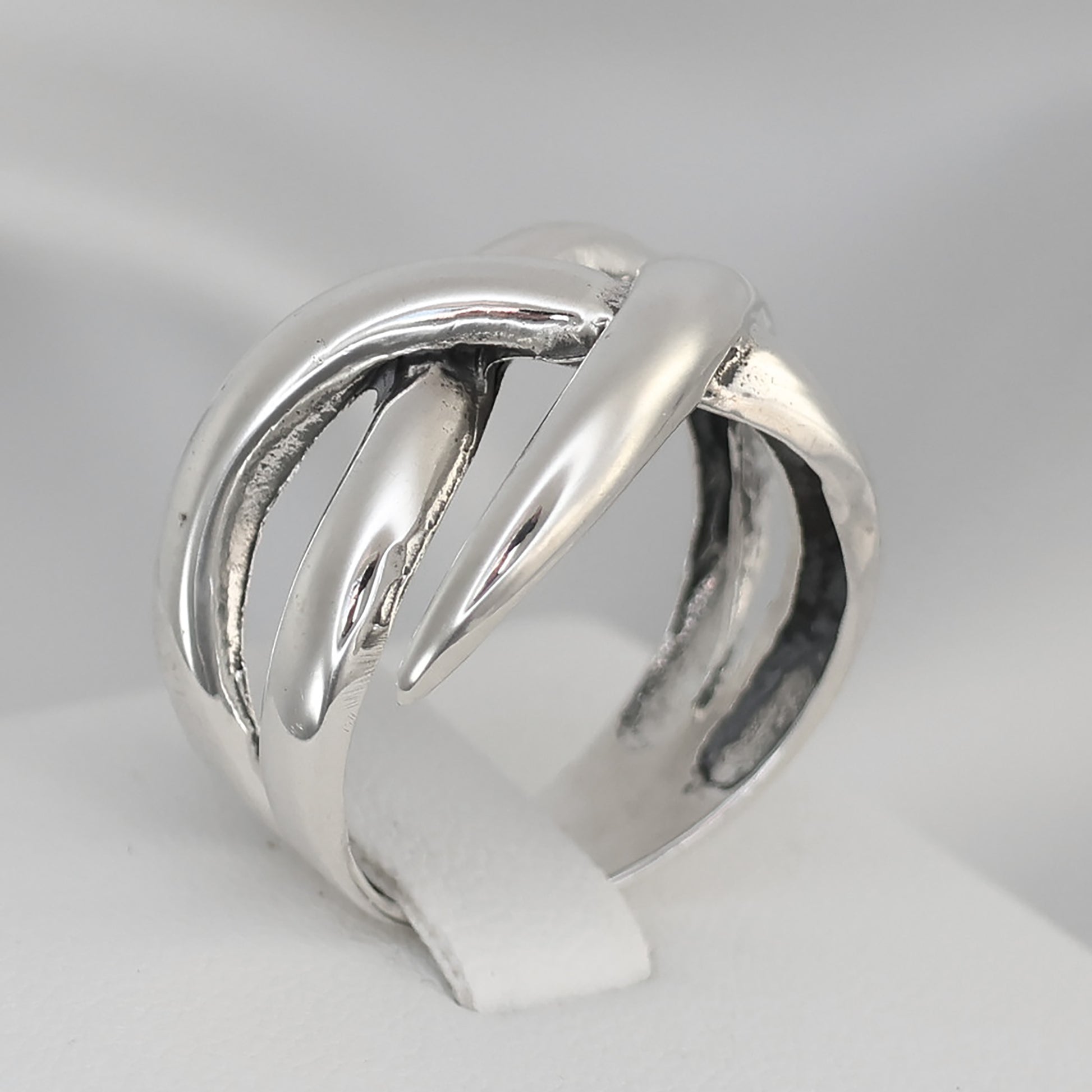 Weave design ring size Q in polished silver with intertwined band for a modern look