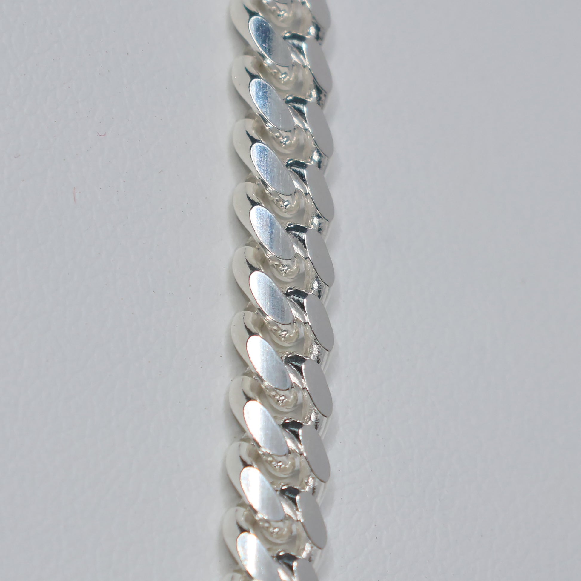 22 inch silver curb chain featuring smooth, polished links for a sleek look
