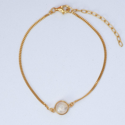 Gold Moonstone Bracelet featuring a simple chain design with a beautiful moonstone centerpiece