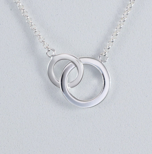Stylish silver interlocking hoop necklace with a modern double hoop design