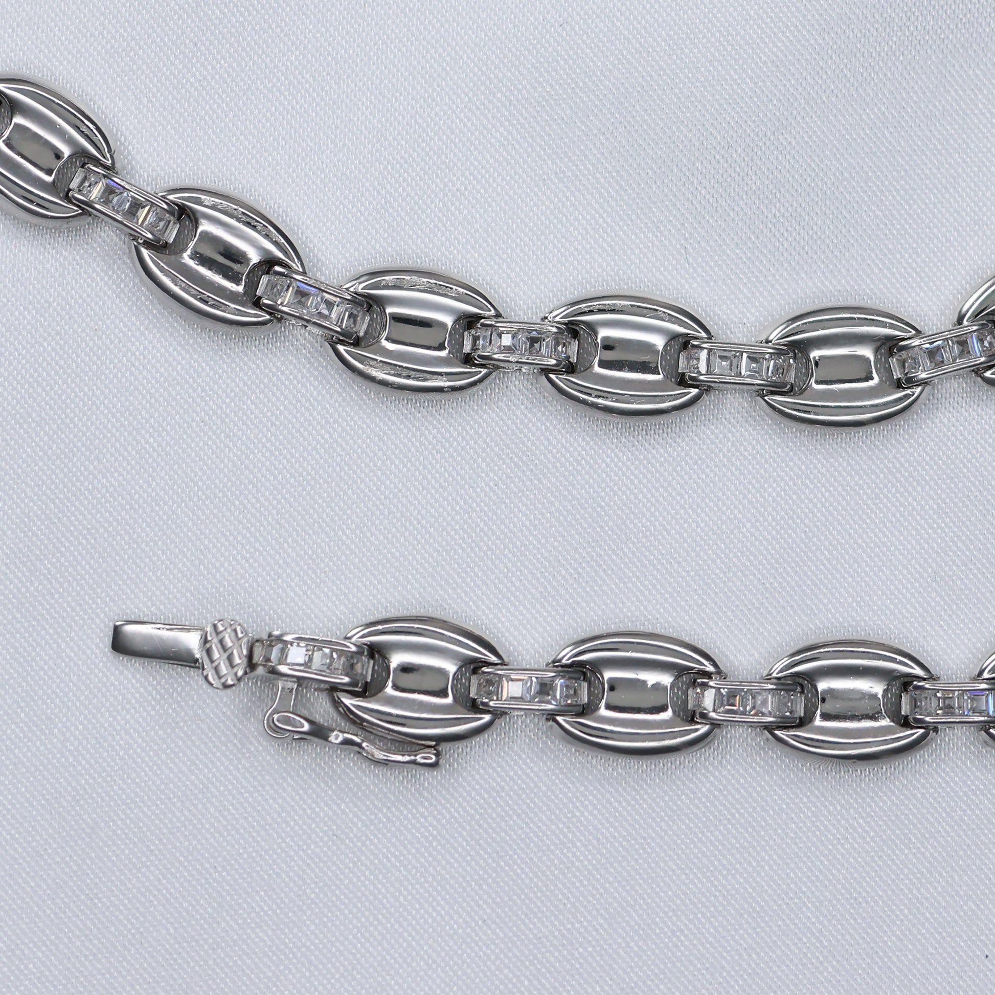 Silver Mariner Chain Necklace with polished links and secure clasp for elegant style