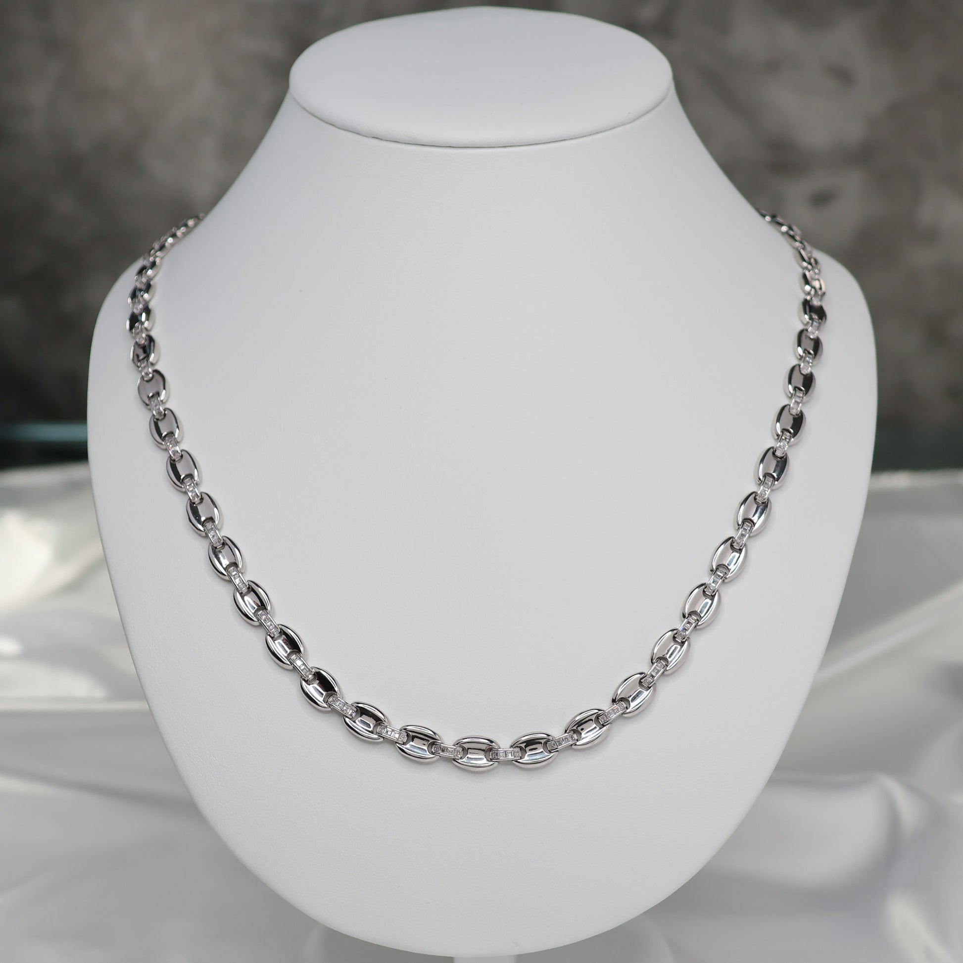 Elegant Silver Mariner Chain Necklace displayed on a white jewelry bust for a chic look