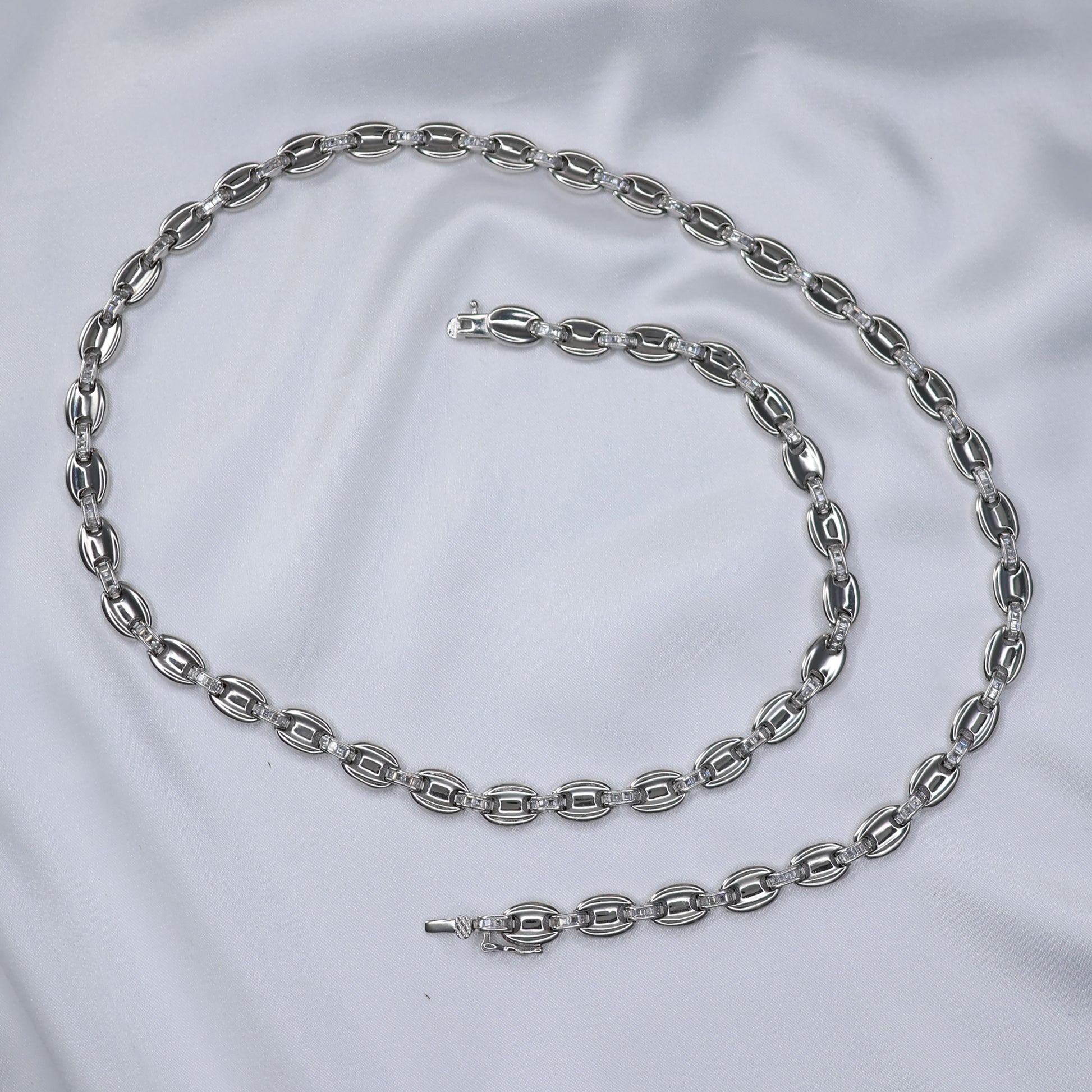 Silver Mariner Chain Necklace with an elegant design suitable for any outfit