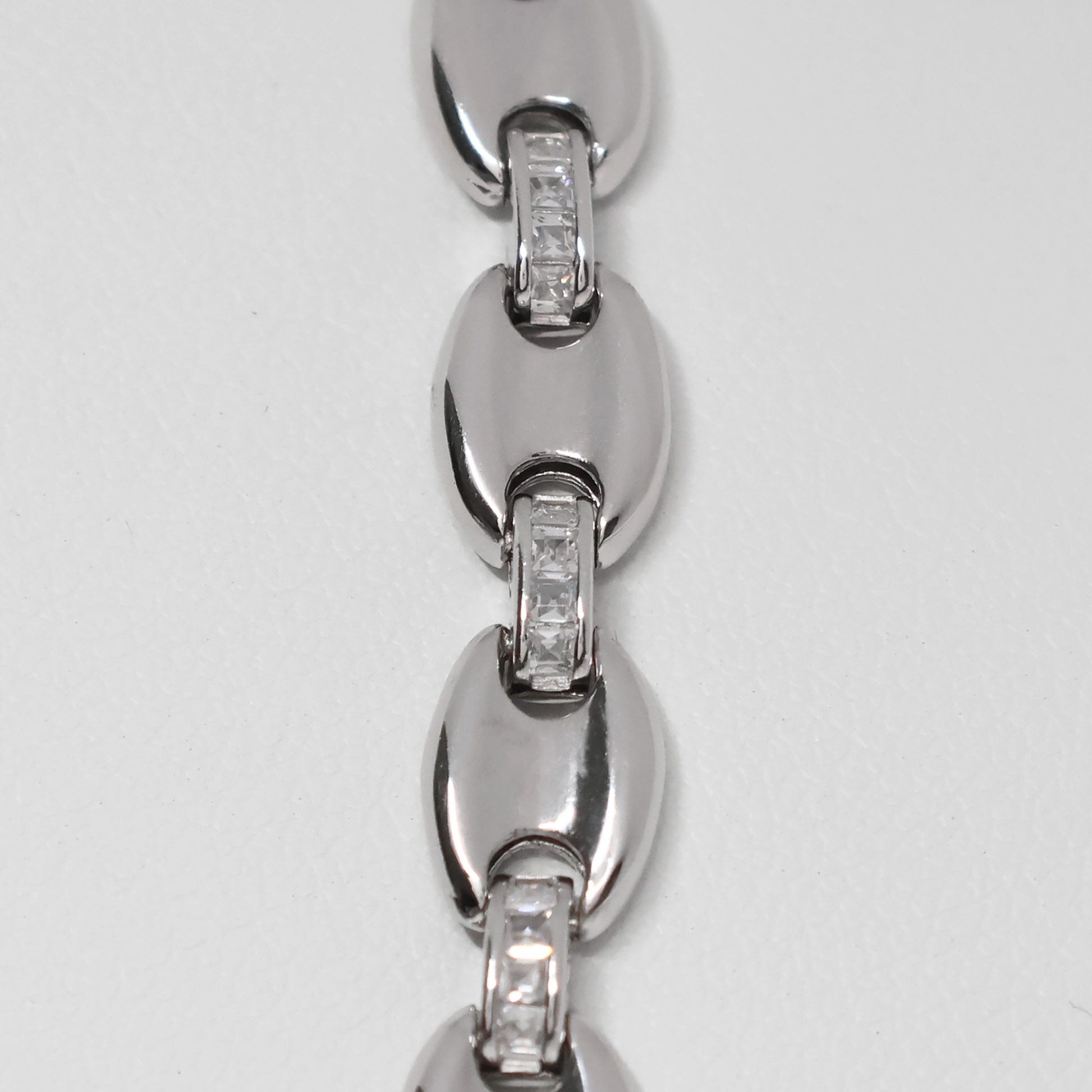 Elegant Silver Mariner Chain Necklace featuring a unique interlocking design with understated shine