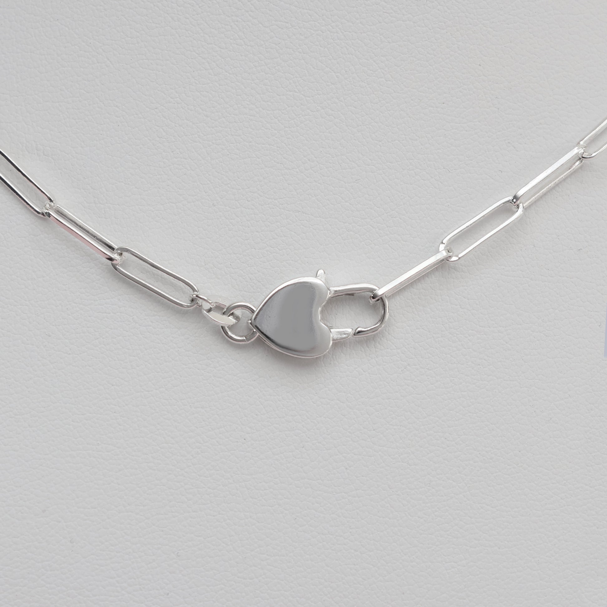 Stylish silver necklace with heart clasp featuring a sleek design for everyday elegance